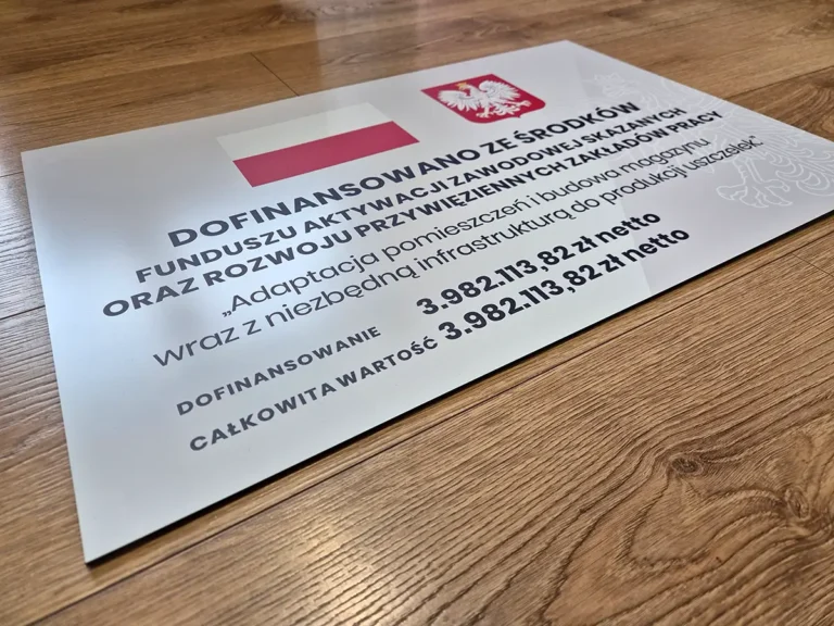 tablica informacyjna o dofinansowaniu